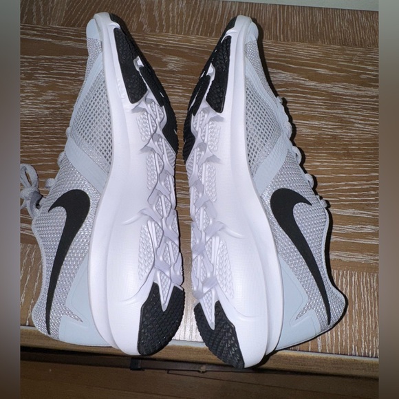 NIKE mens training sneakers size 10 NWOT - Picture 6 of 7
